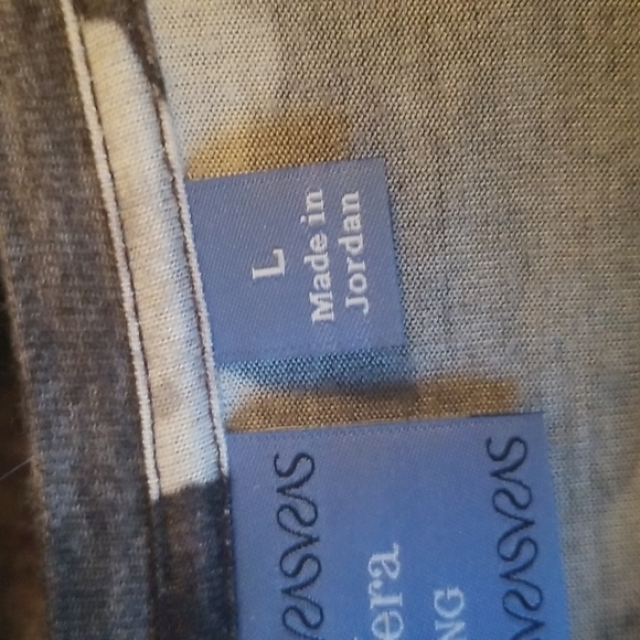 Simply Vera, Vera Wang top. - Picture 7 of 9